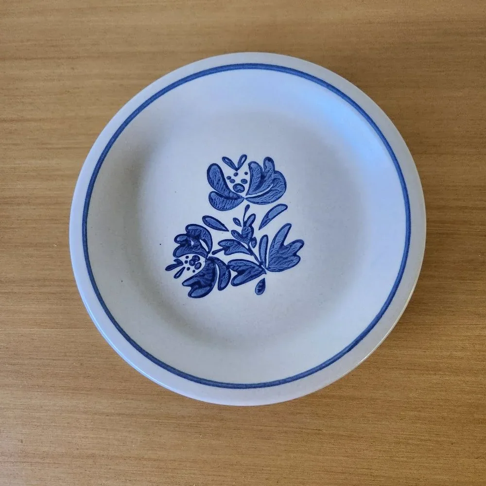 5 Vintage Pfaltzgraff Stoneware Yorktowne Salad Plates - Picture 3 of 4